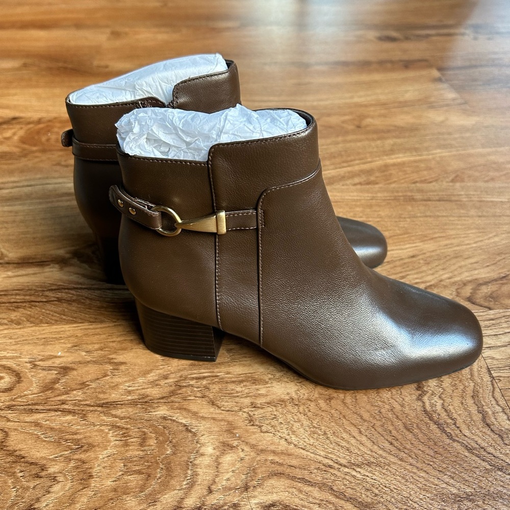 New Bandolino Brown Leather Ankle Boots / Booties